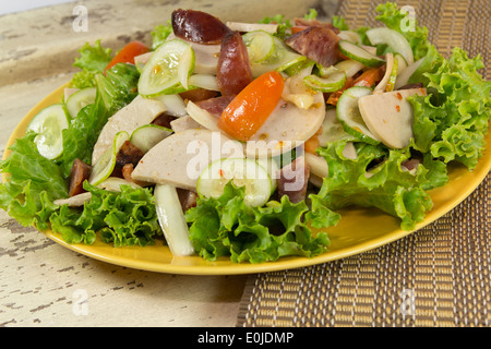 Vietnamesische Wurst in pikanter Sauce Salat Stockfoto
