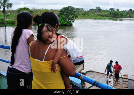 Kreuzfahrt auf dem Amazonas; Santa Rosa - Iquitos in SAN PABLO DE LORETO. Abteilung von Loreto. Peru Stockfoto