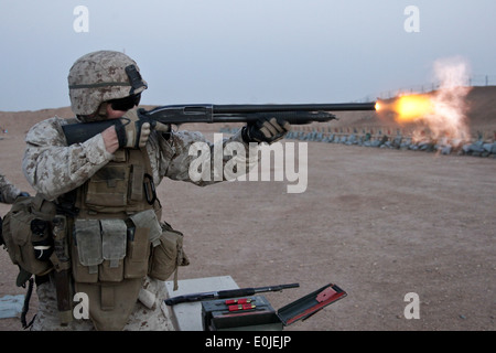 US Marine Corps Captain James Covey, befehlshabender Offizier, Sitz und Dienstleistungsunternehmen, 3. Bataillon, 7. Marineregiment ( Stockfoto