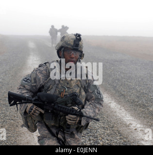 US Army Spc. Darrell Hubbard, 1-121, 48. Infantry Brigade Combat Team, Georgien Army National Guard, rundet ein neun-Meilen-ru Stockfoto