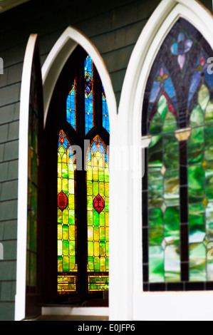 Beflecken Sie Glasfenster auf historische Wai'oli-Hui'ia-Kirche in Hanalei, Kauai, Hawaii Stockfoto