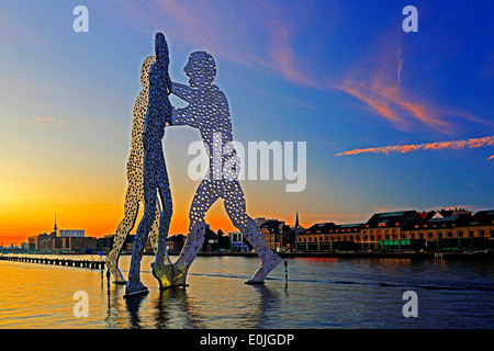 Molekül Männer, 30 Meter Hohes Kunstwerk aus Aluminium, Bildhauer Jonathan Borofsky in der Spree Stehend Bei Raummotive, B Stockfoto