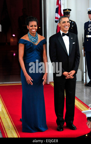 Präsident Barack Obama und Mrs Obama warten auf die Ankunft der Rechte achtbare David Cameron, M.P., Premierminister des Referats Stockfoto