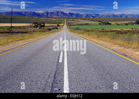 Straße R364 Zwischen Lamberts Bay Und Clanwilliam, Im Hintergrund die Cederberge, West Kap, Western Cape, Suedafrika, Afrika Stockfoto