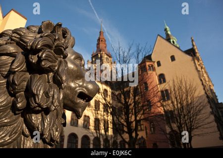 Löwenstatue und das Rathaus in Elberfeld, Wuppertal, Nordrhein-Westfalen, Deutschland, Europa Stockfoto