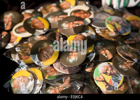 Nelson Mandela-Souvenir-Schaltflächen in Soweto, Johannesburg, Gauteng, Südafrika, Afrika Stockfoto