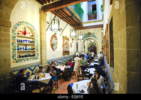 Restaurante Cafe de Tacuba in Mexiko-Stadt und gründete 1912 in einem alten Kloster. Stockfoto