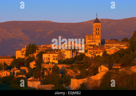 Kirche San Esteban, Segovia, Kirche San Esteban bei Sonnenuntergang, Kastilien-León, Spanien Stockfoto