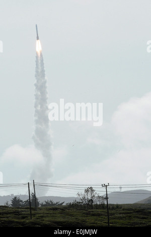 VANDENBERG AIR FORCE BASE, Kalifornien--Team Vandenberg startete eine United Launch Alliance Delta IV Medium+ (5,2) vom Raketenstart Stockfoto