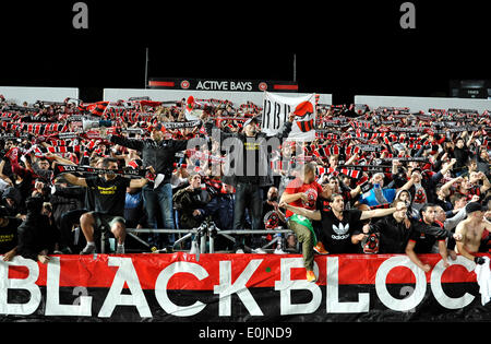 Sydney, Australien. 14. Mai 2014. Die Wanderers-Fans feiern ihren Sieg nach der AFC Champions League-Spiel zwischen Western Sydney Wanderers FC und Sanfrecce Hiroshima FC von Japan aus dem Pirtek Stadion, Parramatta. Die Wanderers gewann 2-0 und Fortschritt auf die Auswärtstor-Regel. Bildnachweis: Aktion Plus Sport/Alamy Live-Nachrichten Stockfoto