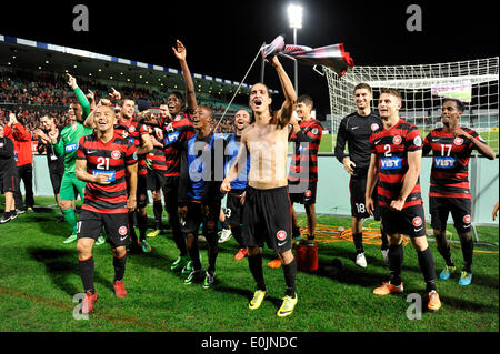 Sydney, Australien. 14. Mai 2014. Die Wanderer feiern Prgogressing an der AFC Champions League-Viertelfinale nach dem Spiel zwischen Western Sydney Wanderers FC und Sanfrecce Hiroshima FC von Japan aus dem Pirtek Stadion, Parramatta. Die Wanderers gewann 2-0 und Fortschritt auf die Auswärtstor-Regel. Bildnachweis: Aktion Plus Sport/Alamy Live-Nachrichten Stockfoto