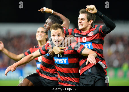 Sydney, Australien. 14. Mai 2014. Wanderers weiterleiten Brendon Santalab Partituren den Gewinner während der AFC Champions League-Spiel zwischen Western Sydney Wanderers FC und Sanfrecce Hiroshima FC aus Japan von Pirtek Stadion, Parramatta. Die Wanderers gewann 2-0 und Fortschritt auf die Auswärtstor-Regel. Bildnachweis: Aktion Plus Sport/Alamy Live-Nachrichten Stockfoto