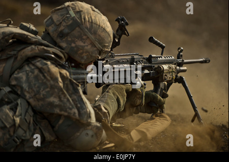 Ein US-Soldat von Charlie Kompanie, 1. Bataillon, 21. Infanterie-Regiment, 2nd Stryker Brigade Combat Team, 25. Infantr Stockfoto