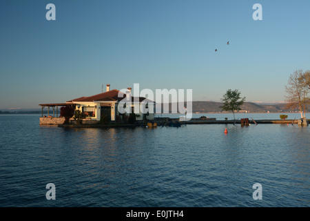 Orestiada See, Mavrohori Dorf, Kastoria, Griechenland Stockfoto