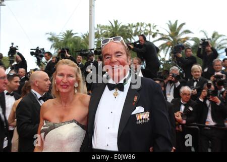 Cannes, Frankreich. 14. Mai 2014. Hans-Hermann Weyer bekannt als Konsul Graf von Yorck und Frau Christina kommen für die Vorführung des Films "Grace of Monaco" und der feierlichen Eröffnung der 67. jährlichen Cannes Filmfestspiele in Cannes, Frankreich, 14. Mai 2014. Außer Konkurrenz präsentiert öffnet der Film das Festival, das vom 14. bis 25 Mai läuft. Foto: Hubert Boesl - Live News WIRE SERVICE/Dpa/Alamy Stockfoto