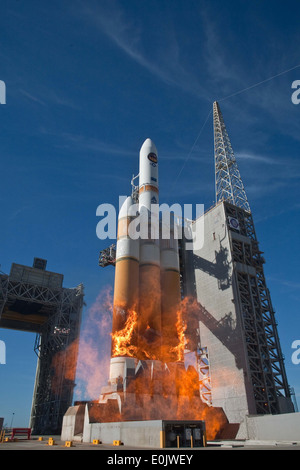 Ein United Launch Alliance Delta IV Heavy startet mit einer National Reconnaissance Office Nutzlast bei Space Launch Komplex-6 bei 1:1 Stockfoto