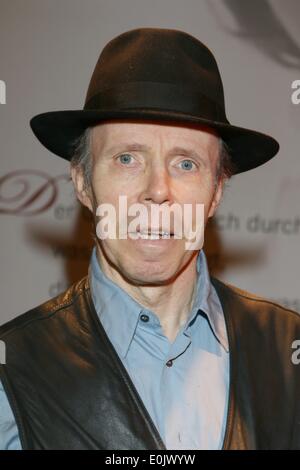 Hamburg, Deutschland. 14. Mai 2014. Dr. Gunther von Hagens auf der Pressekonferenz der "Körperwelten", eine Ausstellung von erhaltenen menschlichen Körpern des Entwicklers deutscher Anatom Gunther von Hagens in Hamburg, Deutschland. Bildnachweis: Dpa picture Alliance/Alamy Live News Stockfoto