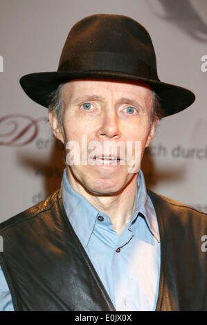 Hamburg, Deutschland. 14. Mai 2014. Dr. Gunther von Hagens auf der Pressekonferenz der "Körperwelten", eine Ausstellung von erhaltenen menschlichen Körpern des Entwicklers deutscher Anatom Gunther von Hagens in Hamburg, Deutschland. Bildnachweis: Dpa picture Alliance/Alamy Live News Stockfoto