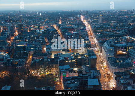 Blick vom Höhe entlang der Oxford Street in London Stockfoto