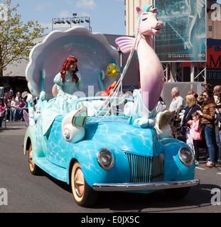 Ein Bild von Ariel, aus dem kleine Meerjungfrau Film, Teilnahme an den Stars ' n ' Cars, Parade, Walt Disney Studios Paris. Stockfoto