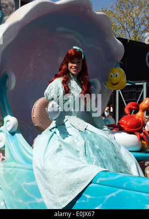 Eine Nahaufnahme von Ariel, aus dem kleine Meerjungfrau Film, Teilnahme an den Stars ' n ' Cars, Parade, Walt Disney Studios Paris. Stockfoto