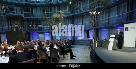 Berlin, Deutschland. 14. Mai 2014. Der deutsche Bundespräsident Joachim Gauck liefert eine Dankesrede nach der Verleihung des Leo-Baeck-Medaille im Allianz-Forum in Berlin, Deutschland, 14. Mai 2014. Die Leo-Baeck-Medaille erhielt zum ersten Mal in Deutschland. Foto: Stephanie Pilick/Dpa/Alamy Live News Stockfoto