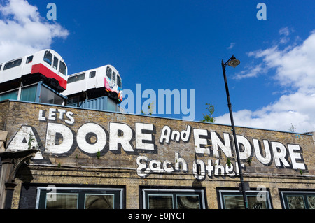Hiermit können Adore und ertragen einander Graffiti Great Eastern Street, London. Stockfoto