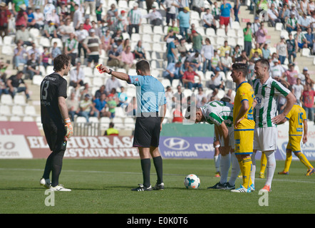 CORDOBA, Spanien - 12 APRIL: Abel W(23) in Aktion während Spiel Liga Cordoba (W) Vs Alcorcon (Y) (3: 1) Stockfoto
