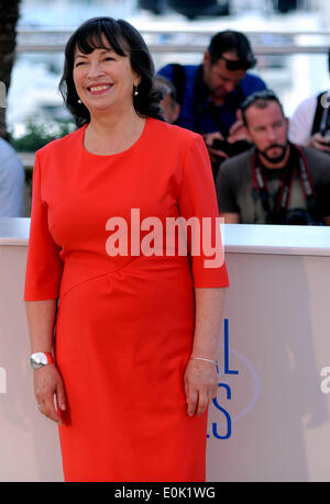 Cannes, Frankreich. 15. Mai 2014. Schauspielerin Marion Bailey stellt bei einem Fototermin für den Film "Mr. Turner" bei den 67. Filmfestspielen in Cannes, Frankreich, 15. Mai 2014. Bildnachweis: Chen Xiaowei/Xinhua/Alamy Live-Nachrichten Stockfoto