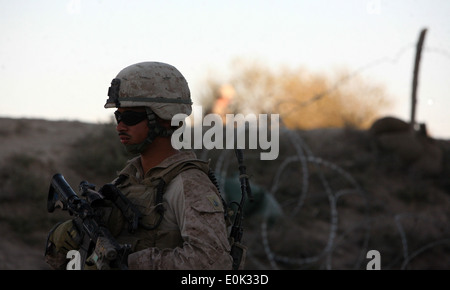 Sgt. Chris Badillo, befestigt ein Squad-Leader mit 81 Millimeter Mörser Zug B Co., 1. Bataillon, 8. Marines, Regimental Stockfoto