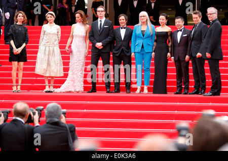 Cannes, Frankreich. 14. Mai 2014. Mitglieder der Jury Sofia Coppola, Leila Hatami, Carole Bouquet, Nicolas Winding Refn, Gael Garcia Bernal, Jury-Präsident Jane Campion, jury-Mitglieder Jeon-Yeon, Zhangke Jia, Willem Dafoe und Cannes Film-Festival-Direktor Thierry Fremaux behandelnden "Grace of Monaco" premiere und Opening Ceremony bei den 67. Filmfestspielen von Cannes am Mai 14, 2014/Bild Allianz Credit: Dpa picture-Alliance/Alamy Live News Stockfoto