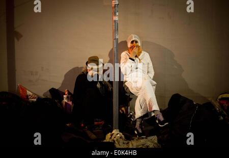 Rom, Italien. 26. April 2014. die Leute kommen, um via della Conciliazione © Simone Bergamaschi/NurPhoto/ZUMAPRESS.com/Alamy Live News Stockfoto