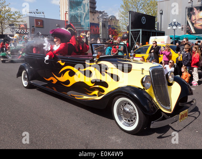 Ansicht der Captain Hook Jafar, Disney-Bösewichte, die an die Stars ' n ' Cars, Parade zu den Walt Disney Studios in Paris Stockfoto