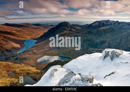 Die Ogwen Valley & Llyn Idwal vom Gipfel des Y Garn, The Glyderau, Snowdonia National Park, North Wales, UK Stockfoto