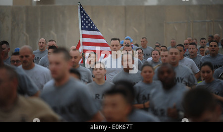 JOINT BASE BALAD, Irak – Servicemembers und JBB Personal hier an ein 4. Juli 5-Kilometer-Lauf in Recogn 3 Juli Stockfoto