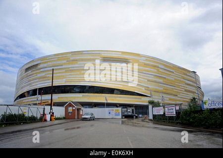 Derby-Sport-Arena im Bau, darunter eine Velodrom Radrennbahn Stockfoto