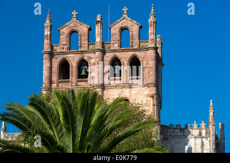 Iglesia de Santa Maria de Los Angeles 13. und 16. Jahrhundert Kirche in San Vicente De La Barquera, Kantabrien Nordspanien Stockfoto
