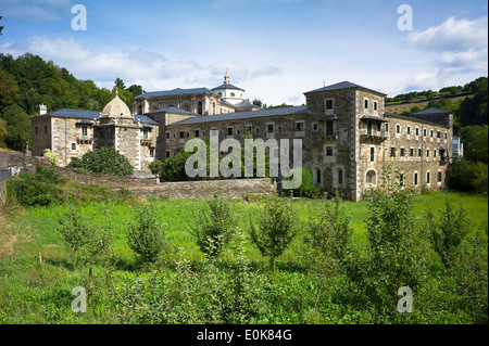 Benediktinerkloster von Samos, Mosteiro San Xulián de Samos, in Galizien, Spanien Stockfoto