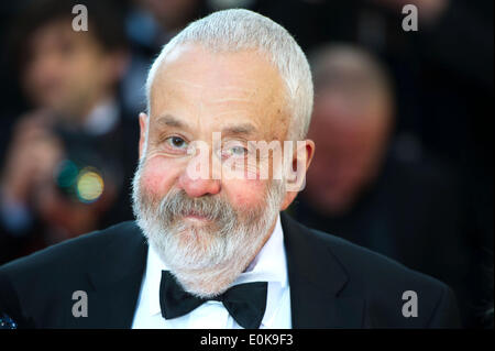 Cannes, Frankreich. 15. Mai 2014. Mike Leigh am roten Teppich anreisen für "Mr. Turner" bei den 67. Filmfestspielen von Cannes Festival Palais Du, Cannes, Frankreich am 15. kann 2014 Credit: James McCauley/Alamy Live News Stockfoto