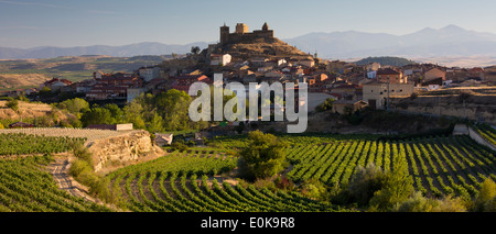 Hügelstadt San Vicente de la Sonsierra in La Rioja in der baskischen Region im Norden Spaniens Stockfoto