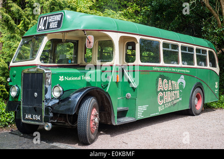 Leyland Tiger Oldtimerbus der transportiert Besucher Greenway, ehemalige Urlaub zuhause von Agatha Christie, in Devon, England, UK Stockfoto