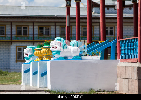 Eingang zum Sockshin-Dugan-Tempel in Ivolginsky Datsan, Verkhnyaya Ivolga, Burjatien, Sibirien, Russland Stockfoto