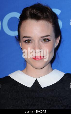 New York, NY, USA. 14. Mai 2014. Renee Felice Smith im Ankunftsbereich für CBS Network Upfronts 2014, Lincoln Center, New York, NY 14. Mai 2014. Bildnachweis: Kristin Callahan/Everett Collection/Alamy Live-Nachrichten Stockfoto