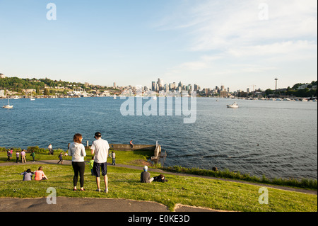 Gas Works Park mit Blick auf Lake Union und die Skyline von Seattle. Stockfoto