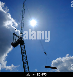 Kran auf Baustelle in Luton Stockfoto