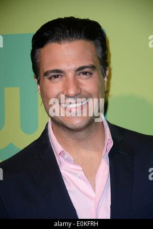 Jaime Camil im Ankunftsbereich für The CW Network 2014 Upfront Präsentation, The London Hotel, New York, NY 15. Mai 2014. Foto von: Derek Sturm/Everett Collection Stockfoto