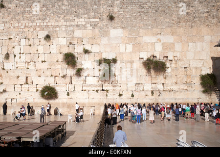 Klagemauer, Jerusalem, Israel - Frauen Gebete auf der rechten Seite, Männer auf der linken Seite Stockfoto