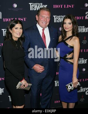 Las Vegas, NV, USA. 15. Mai 2014. Pilar Guzman, John Unwin (The Cosmopolitan of Las Vegas, CEO), Emily Ratajkowski im Ankunftsbereich für Conde Nast Traveler 18. jährliche heiße Liste Party, Rose. Kaninchen. Liegen. im Cosmopolitan, Las Vegas, NV 15. Mai 2014. Bildnachweis: James Atoa/Everett Collection/Alamy Live-Nachrichten Stockfoto