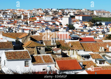 Blick über die Dächer der Stadt, Colmenar, Andalusien, Spanien, Europa. Stockfoto