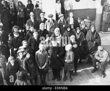 Einwanderer, die warten auf Einreise in die Vereinigten Staaten in New York City Stockfoto